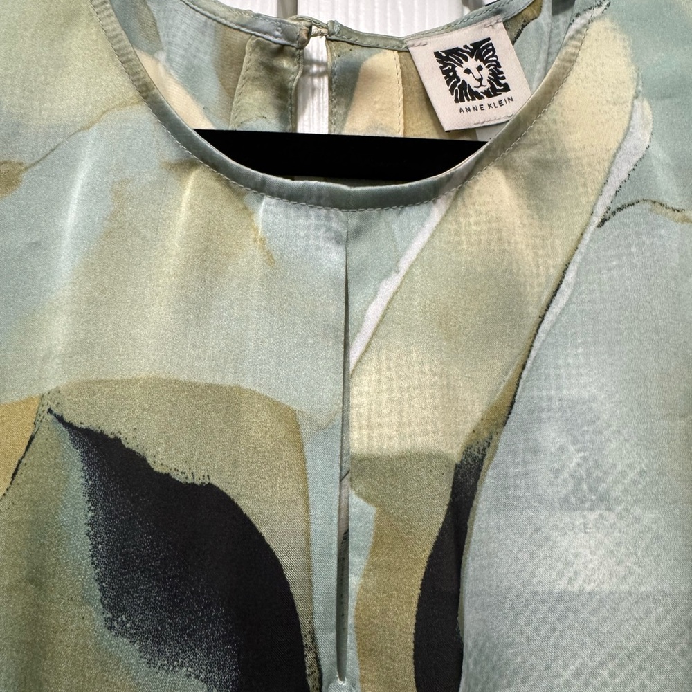 NWT Anne Klein Angel-Sleeved Pale Green and Yellow Blouse - Picture 4 of 8